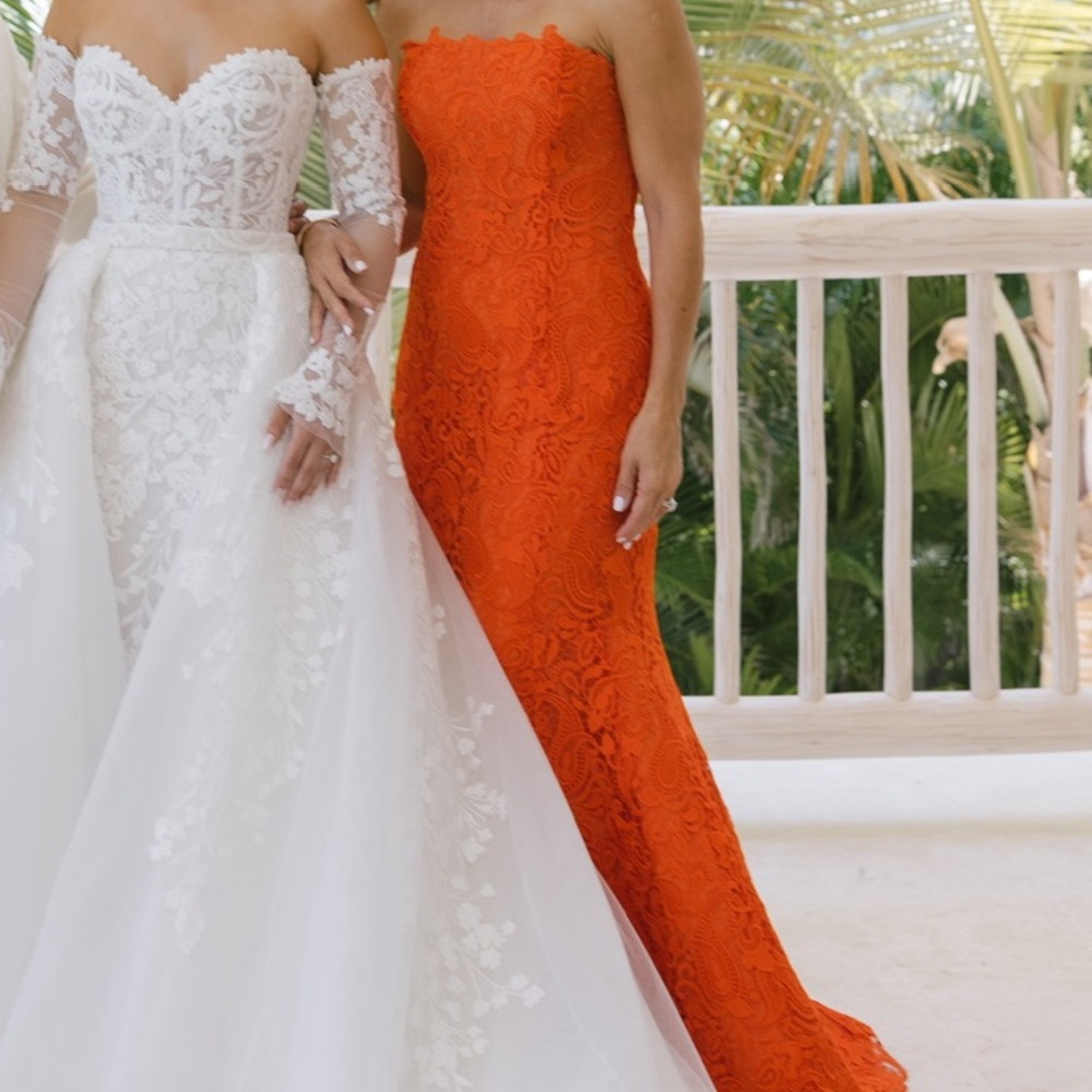 Monique Lhuillier Strapless Lace Mermaid Gown